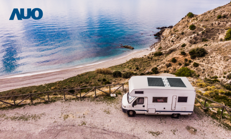 「可撓輕量化太陽光電板SunCurva」使用輕量特殊耐候型複合板取代傳統太陽能板的玻璃前板，不僅降低70%重量，每米平方僅3Kg；具有抗衝擊性能及通過電磁相容性測試，可應用於交通運輸工具，如露營車、遊艇等